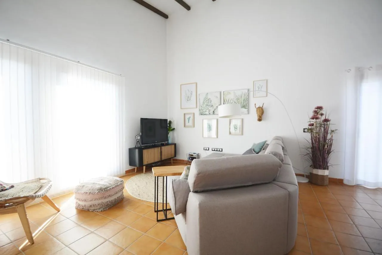 Beautiful Spacious Villa With Private Heated Pool In Lajares España
