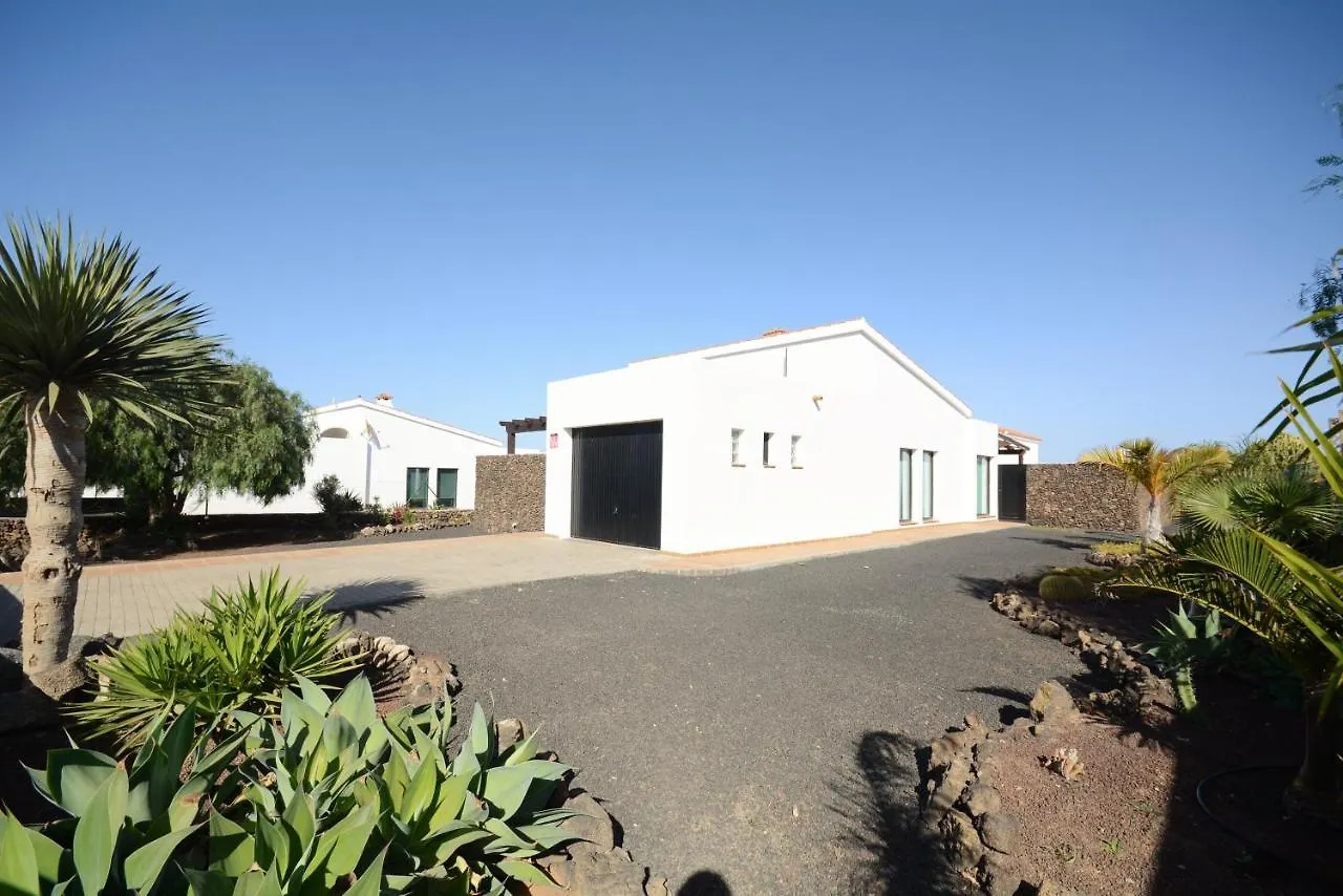 Beautiful Spacious Villa With Private Heated Pool In Lajares España